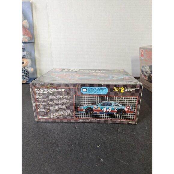 Lot Of 2 NEW! Sealed “STP Grand Prix #44	 NASCAR 1:25 Model Kits - Picture 3 of 14